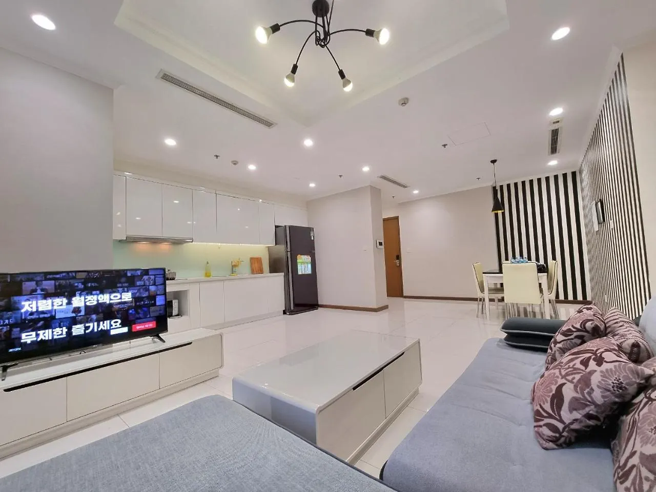 Vinhomes Central Park - Luxury 1,2,3,4 Bedroom Apartments - Khu Do Thi Ven Song Dep Nhat Tp Hcm Ho Chi Minh