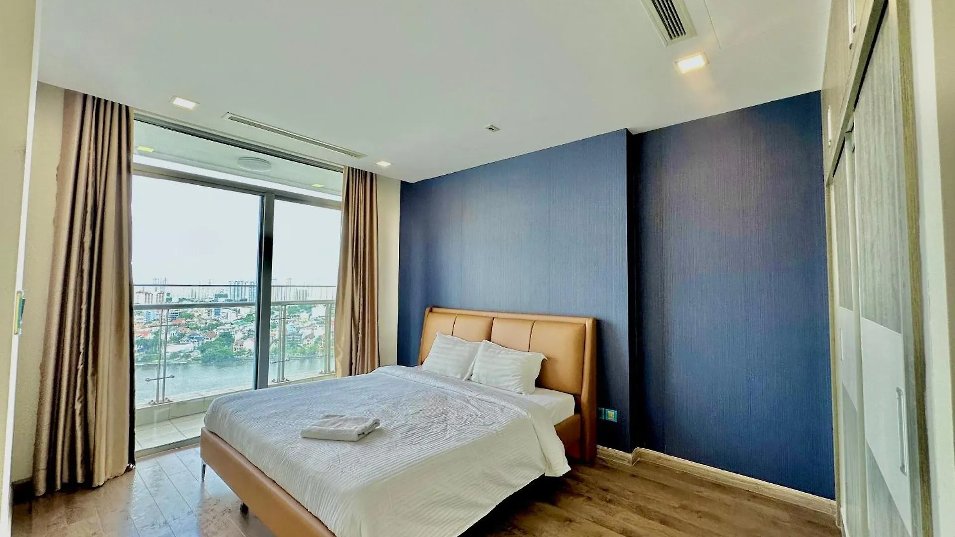 Vinhomes Central Park - Luxury 1,2,3,4 Bedroom Apartments - Khu Do Thi Ven Song Dep Nhat Tp Hcm Ho Chi Minh