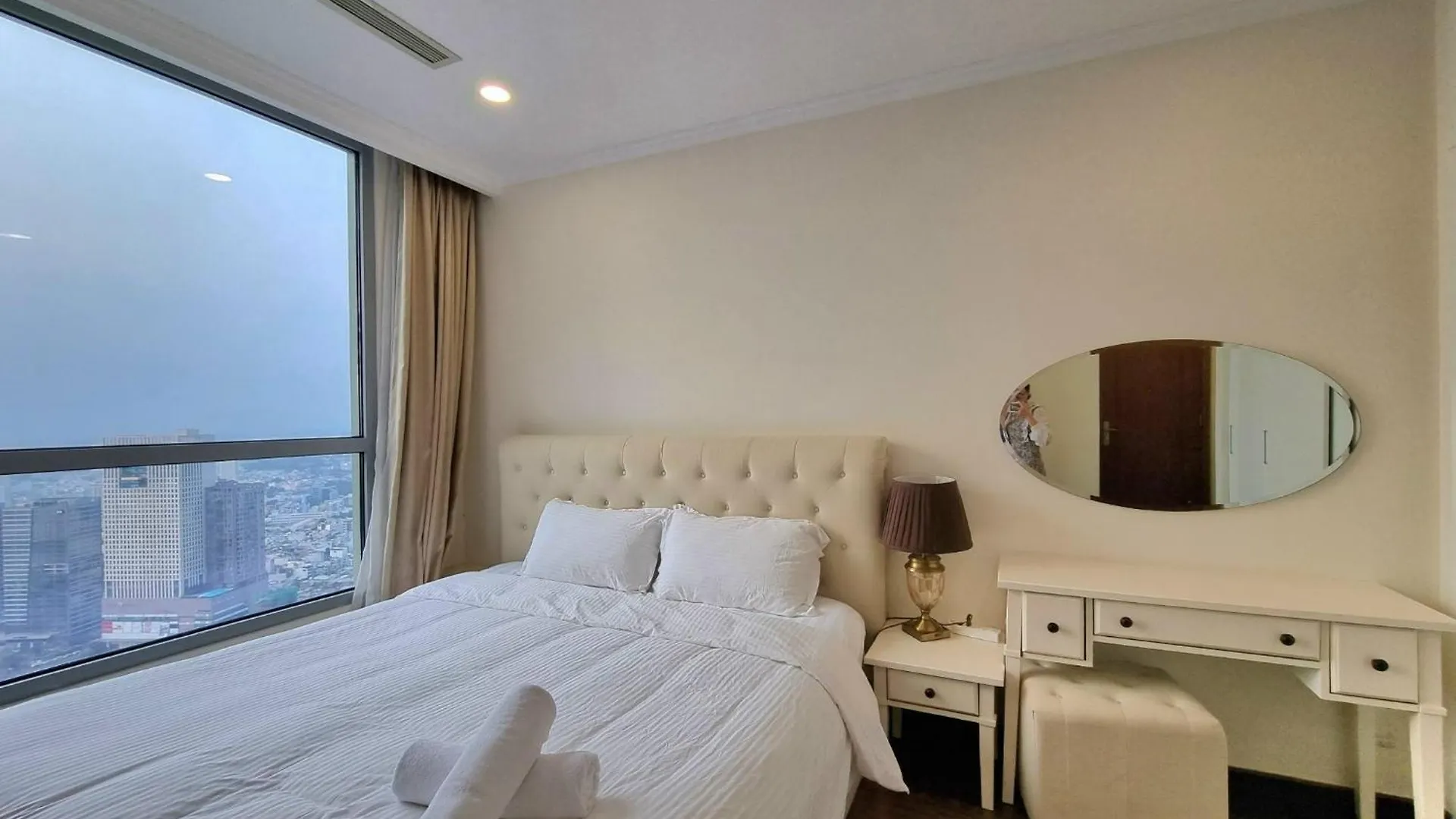 Vinhomes Central Park - Luxury 1,2,3,4 Bedroom Apartments - Khu Do Thi Ven Song Dep Nhat Tp Hcm Ho Chi Minh City Vietnam