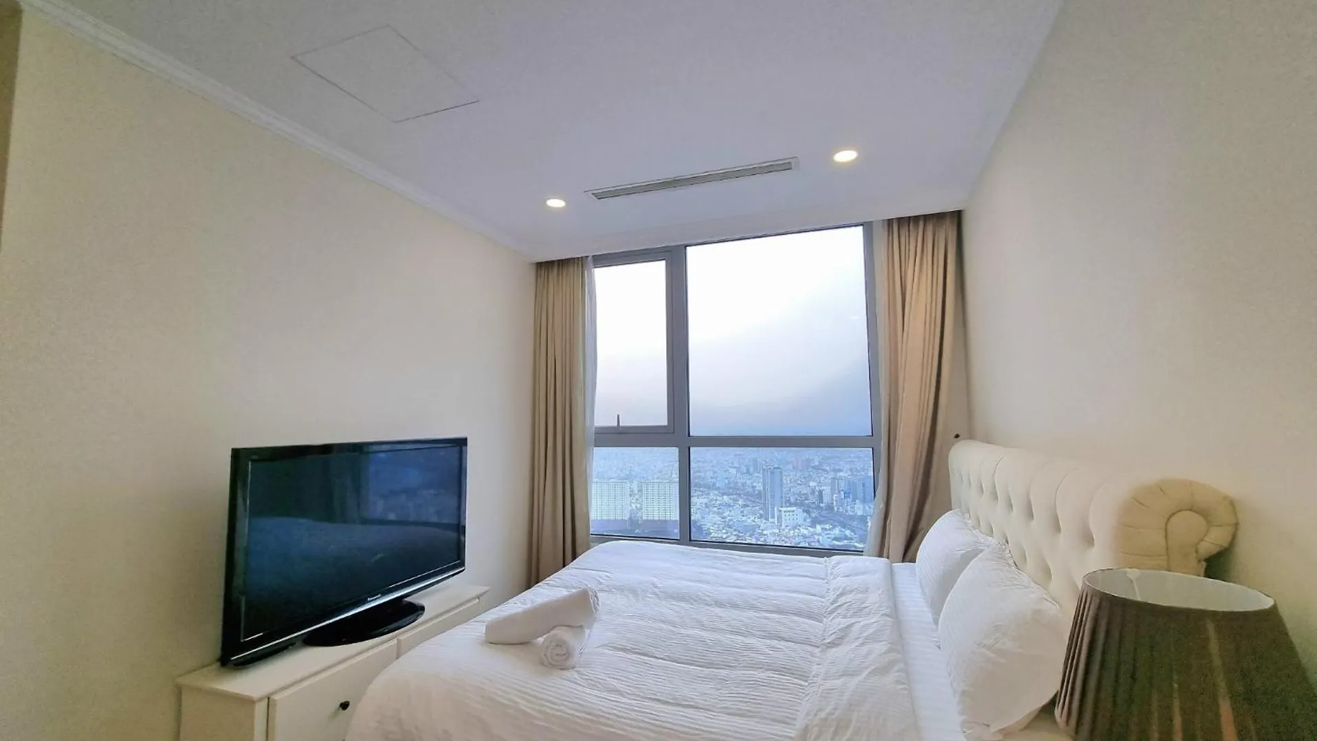 Vinhomes Central Park - Luxury 1,2,3,4 Bedroom Apartments - Khu Do Thi Ven Song Dep Nhat Tp Hcm Ho Chi Minh City