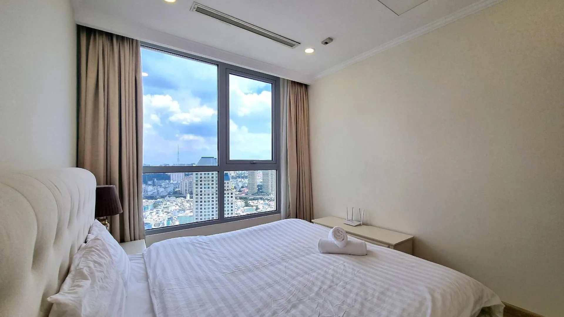 Vinhomes Central Park - Luxury 1,2,3,4 Bedroom Apartments - Khu Do Thi Ven Song Dep Nhat Tp Hcm Ho Chi Minh City 0*,  Vietnam