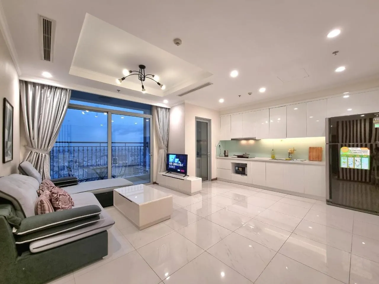 Vinhomes Central Park - Luxury 1,2,3,4 Bedroom Apartments - Khu Do Thi Ven Song Dep Nhat Tp Hcm Ho Chi Minh City
