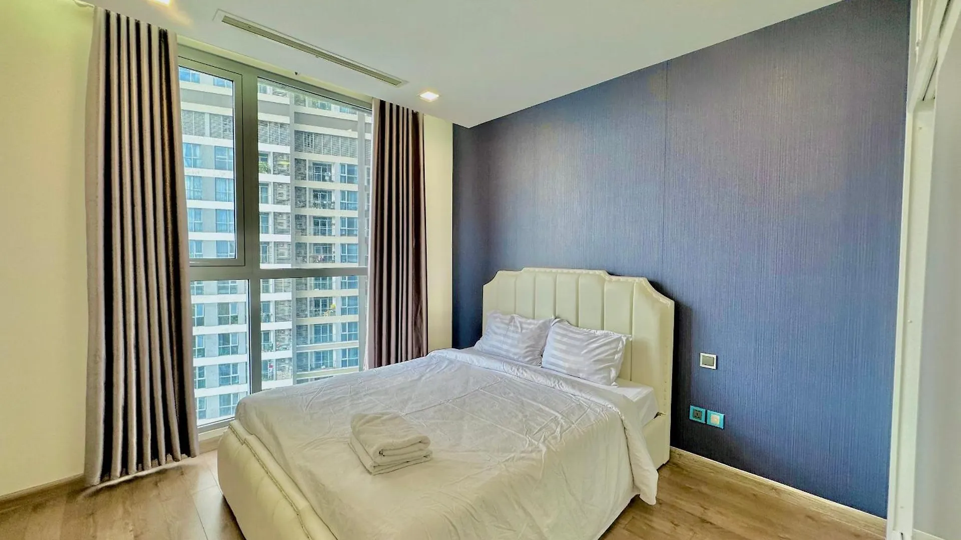 Vinhomes Central Park - Luxury 1,2,3,4 Bedroom Apartments - Khu Do Thi Ven Song Dep Nhat Tp Hcm Ho Chi Minh City