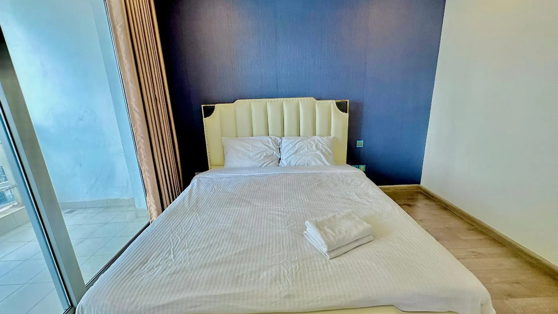 Vinhomes Central Park - Luxury 1,2,3,4 Bedroom Apartments - Khu Do Thi Ven Song Dep Nhat Tp Hcm Ho Chi Minh City