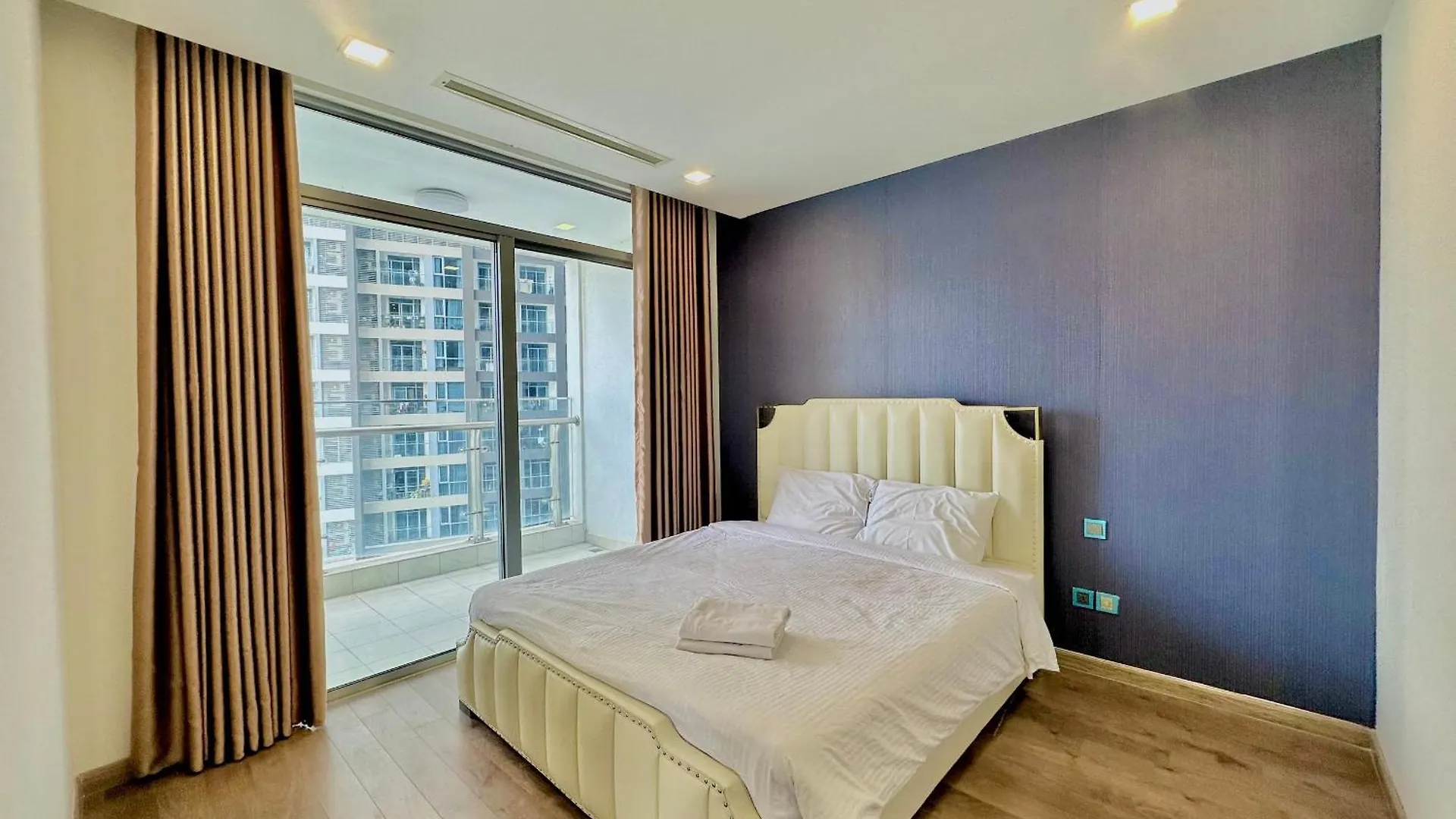 Vinhomes Central Park - Luxury 1,2,3,4 Bedroom Apartments - Khu Do Thi Ven Song Dep Nhat Tp Hcm Ho Chi Minh City Vietnam