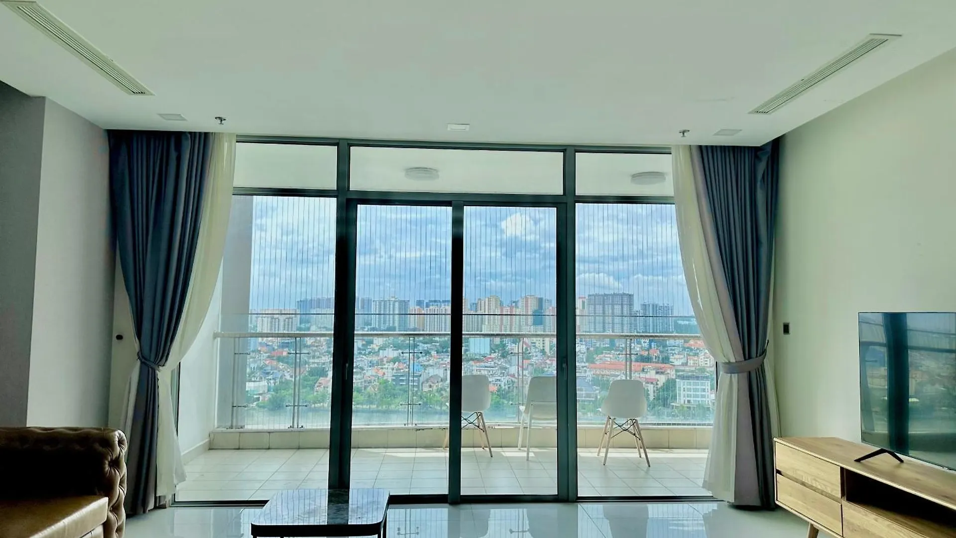 Vinhomes Central Park - Luxury 1,2,3,4 Bedroom Apartments - Khu Do Thi Ven Song Dep Nhat Tp Hcm Ho Chi Minh City