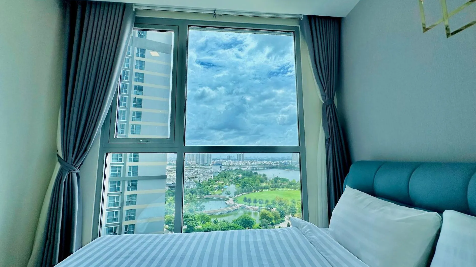 Vinhomes Central Park - Luxury 1,2,3,4 Bedroom Apartments - Khu Do Thi Ven Song Dep Nhat Tp Hcm Ho Chi Minh City 0*,  Vietnam